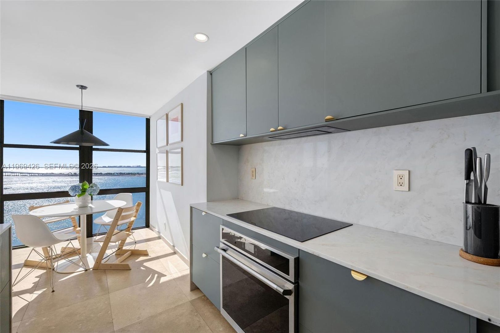 Miami House: 1915 Brickell Avenue 1407