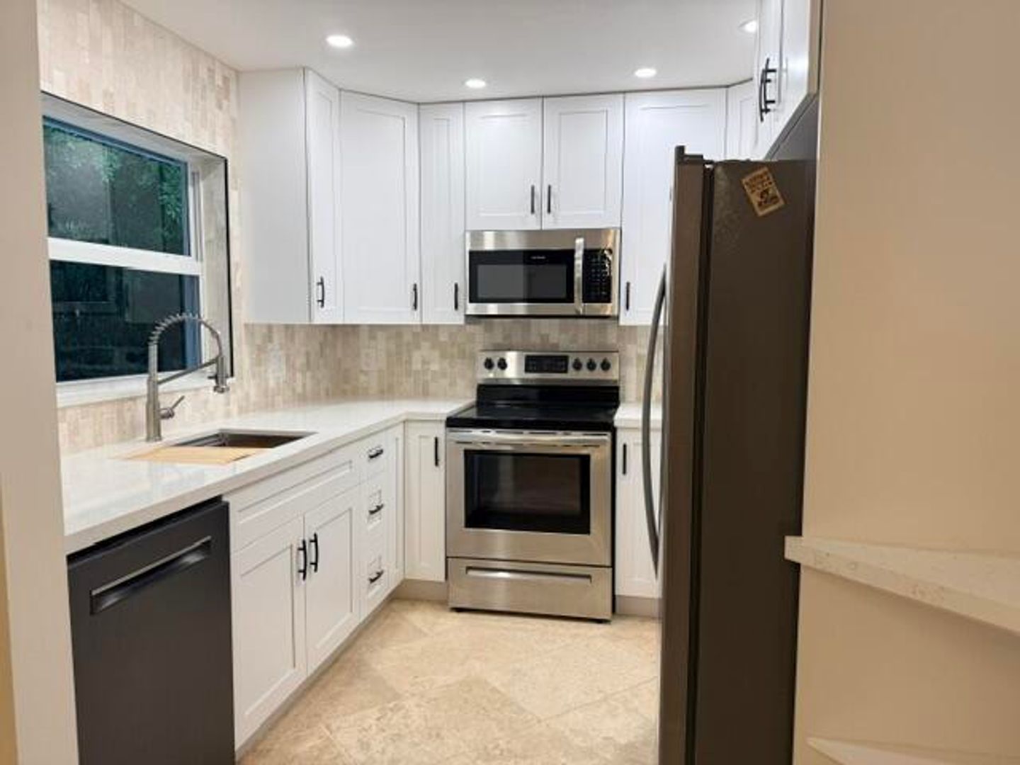 Deerfield Beach House: 550 SW Natura Avenue