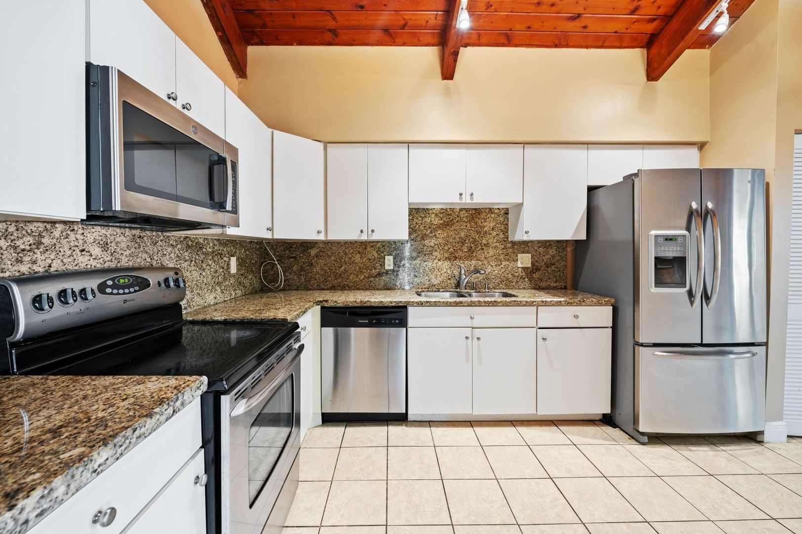 Davie House: 2229 Nova Village Drive
