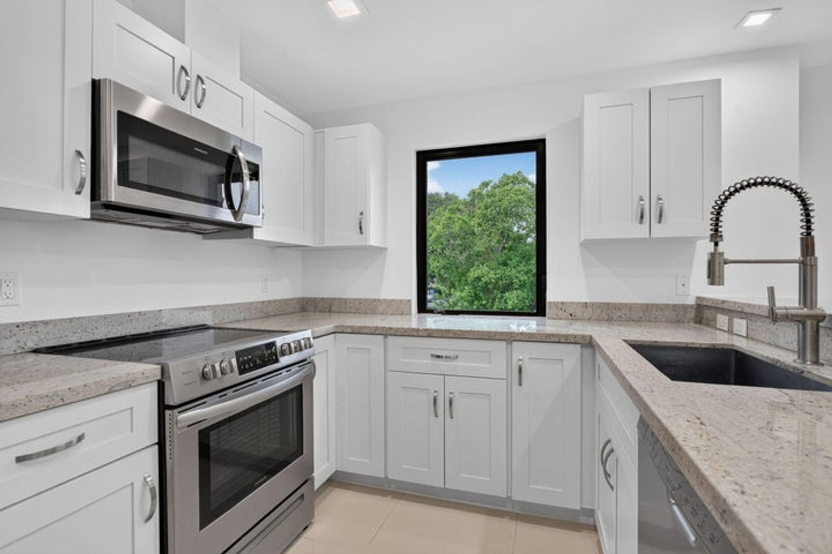 Oakland Park House: 444 NW 41ST Street