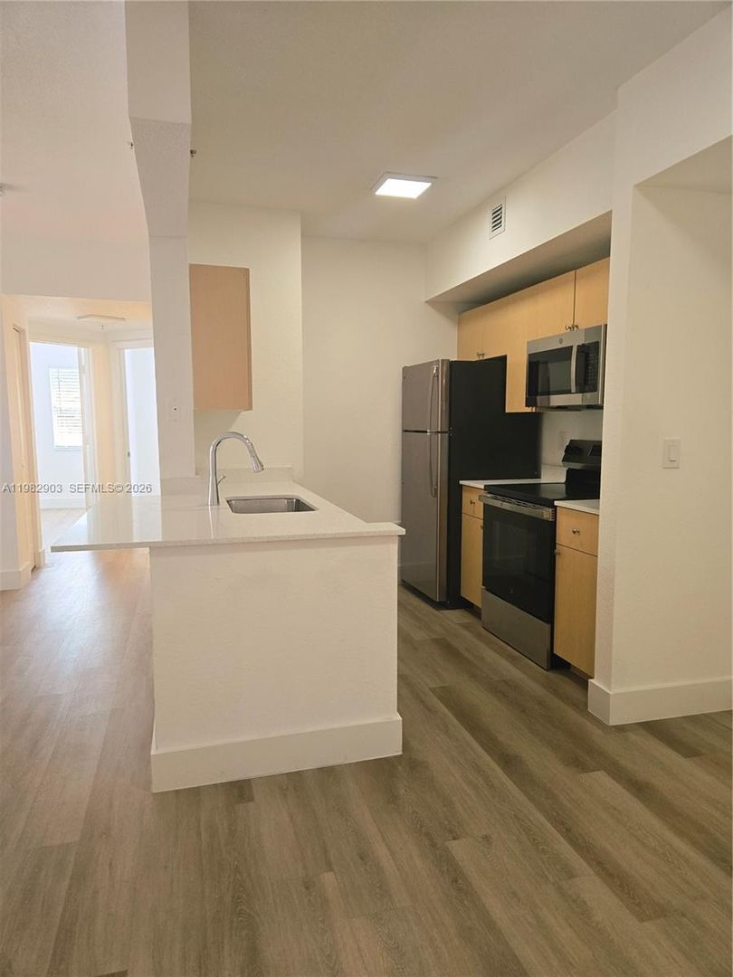 Miramar House: 2564 Centergate Drive 208