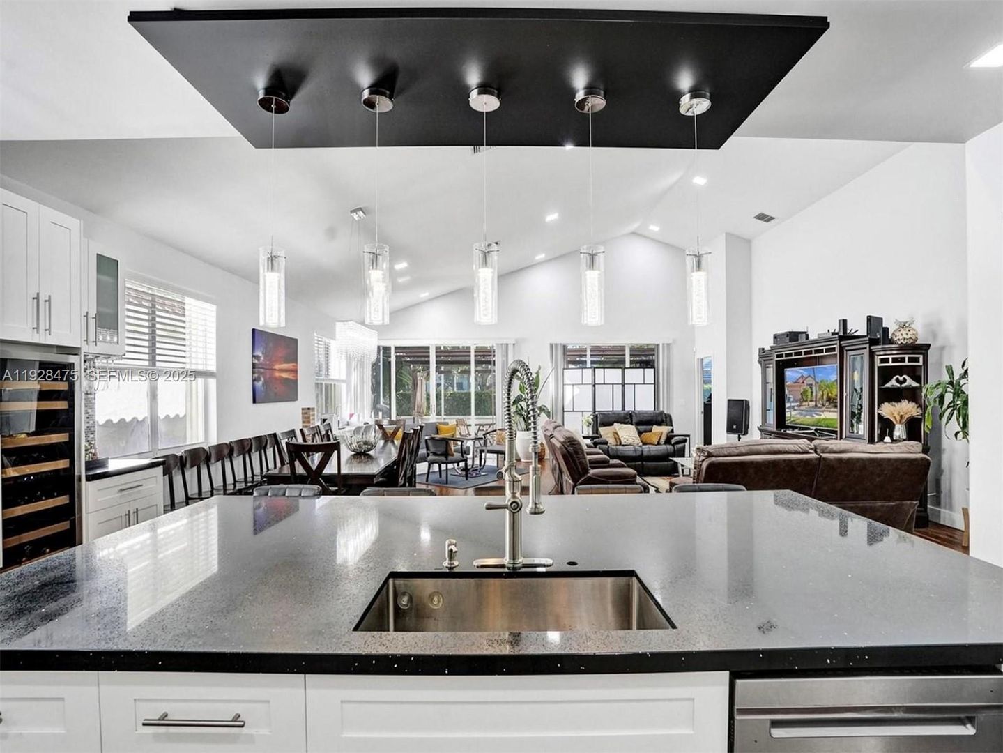 Pembroke Pines House: 1525 W Lacosta Drive W