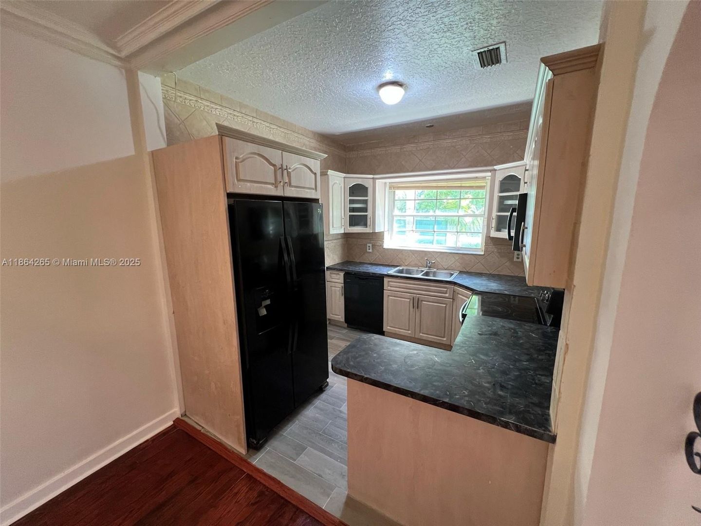 Miami House: 695 NE 81st Street 1