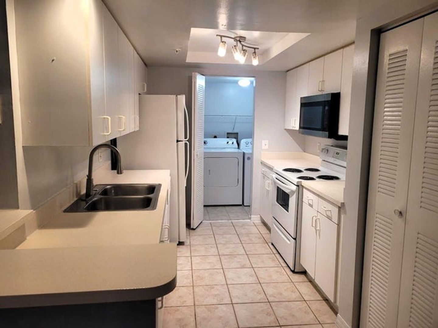 West Palm Beach House: 4197 N Haverhill Road 212