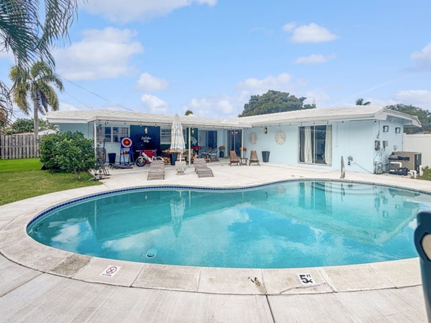 Pompano Beach House: 100 SW 17th Street,