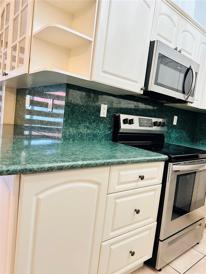 Miami House: 1101 NW 134th Place