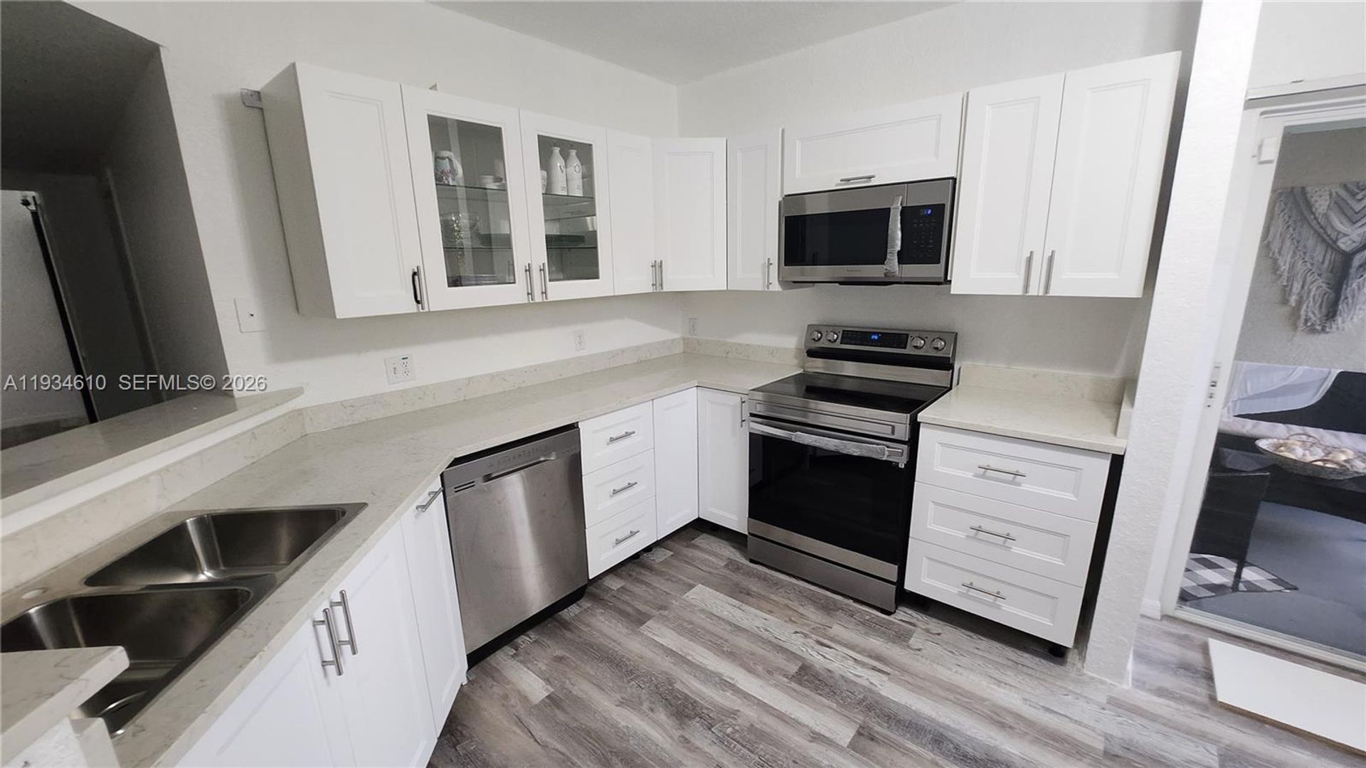 North Lauderdale House: 2007 E Belmont Lane 2007