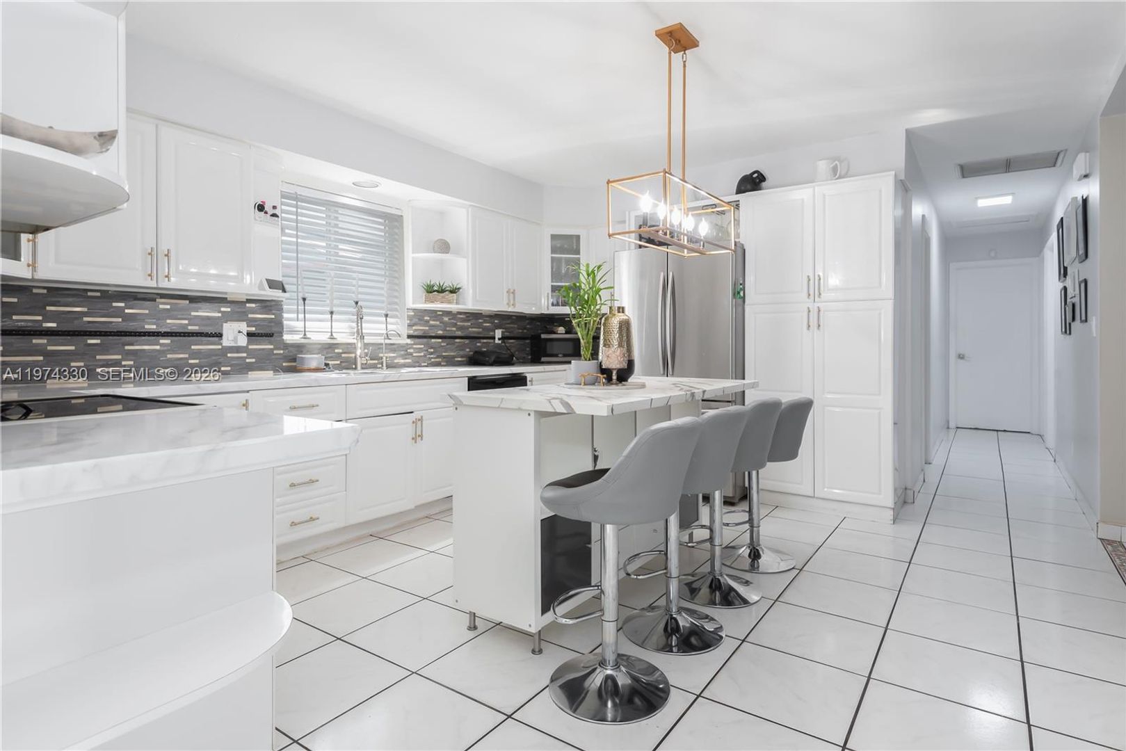 Hollywood House: 5640 Hayes Street 5640