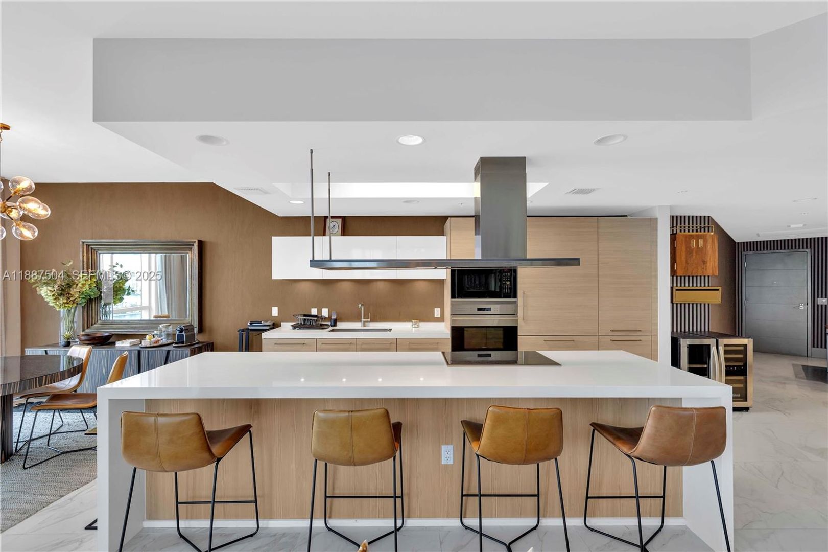 North Miami Beach House: 17111 Biscayne Boulevard 1709