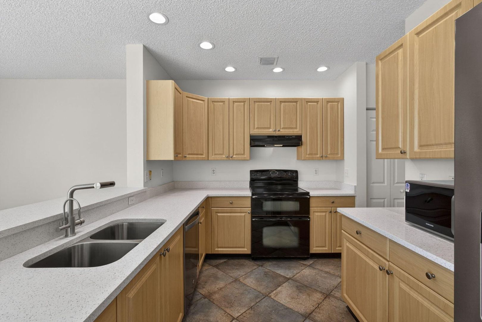 Royal Palm Beach House: 1104 Oakwater Drive
