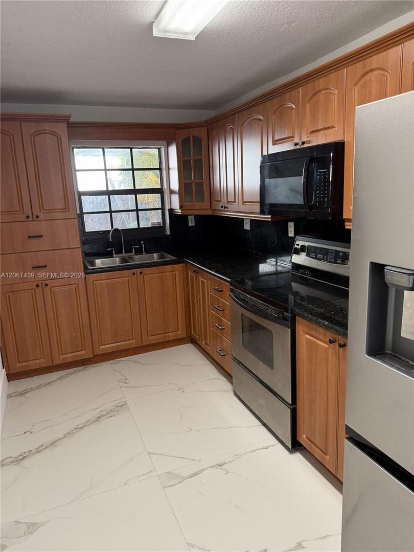 Miami House: 2424 SW 21st Terrace Main