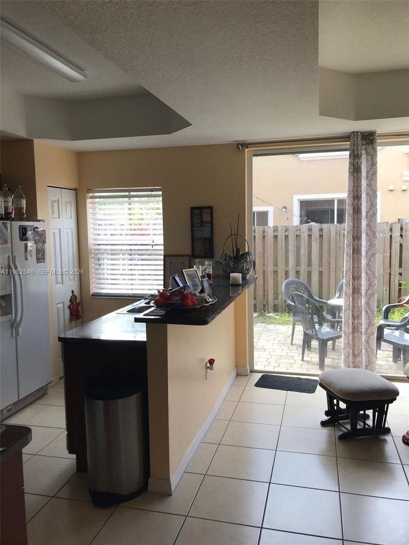 Hollywood House: 2142 Siena Way