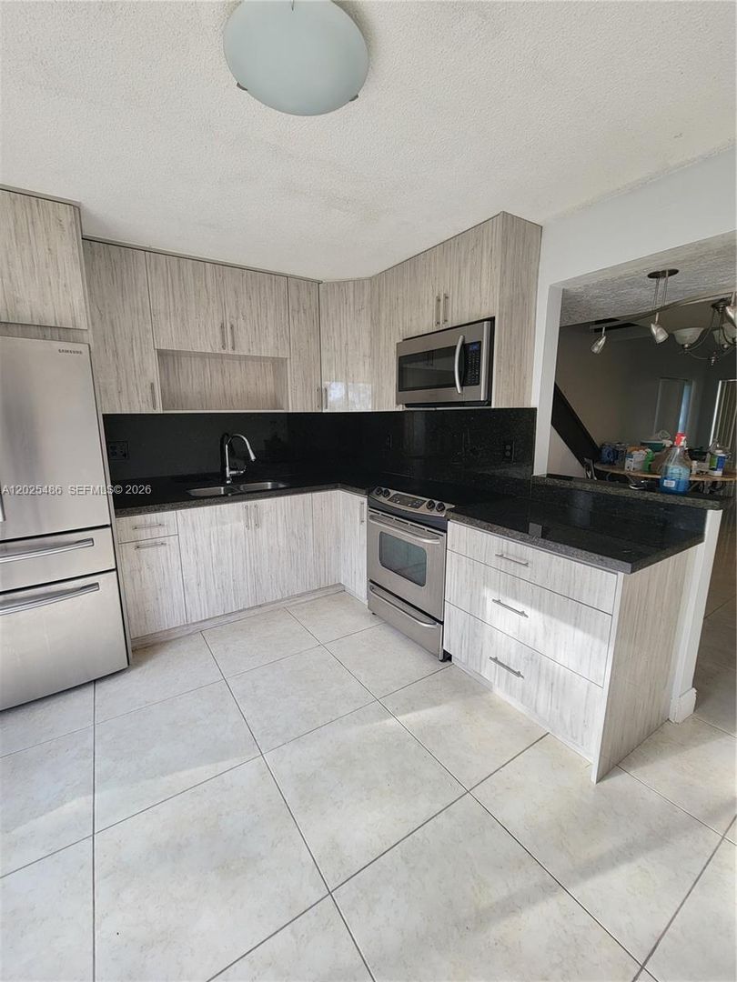 Sunrise House: 3504 NW 111th Avenue 3504
