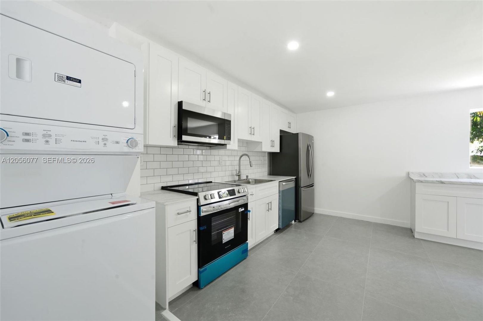 Hollywood House: 2415 Garfield Street 0,
