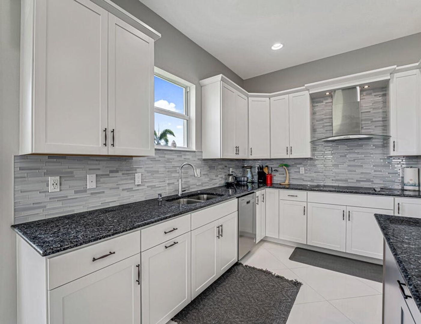 Westlake House: 5482 Macoon Way