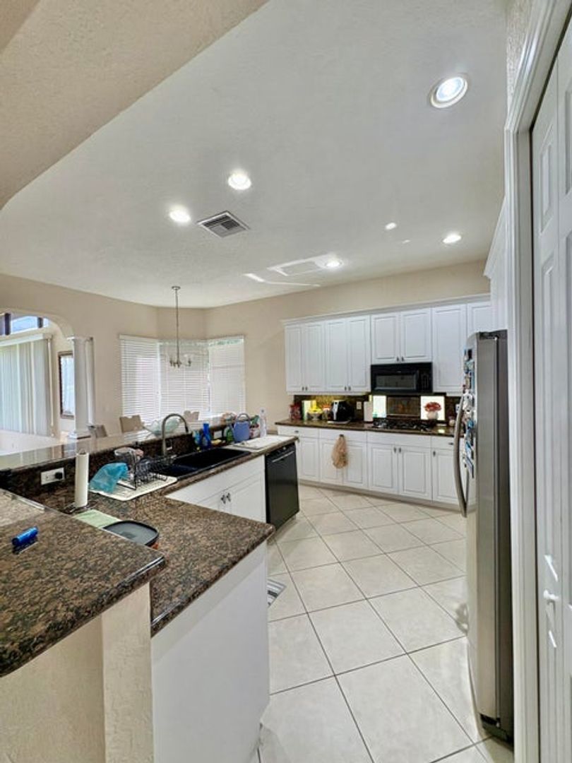 Wellington House: 3558 Collonade Drive NW