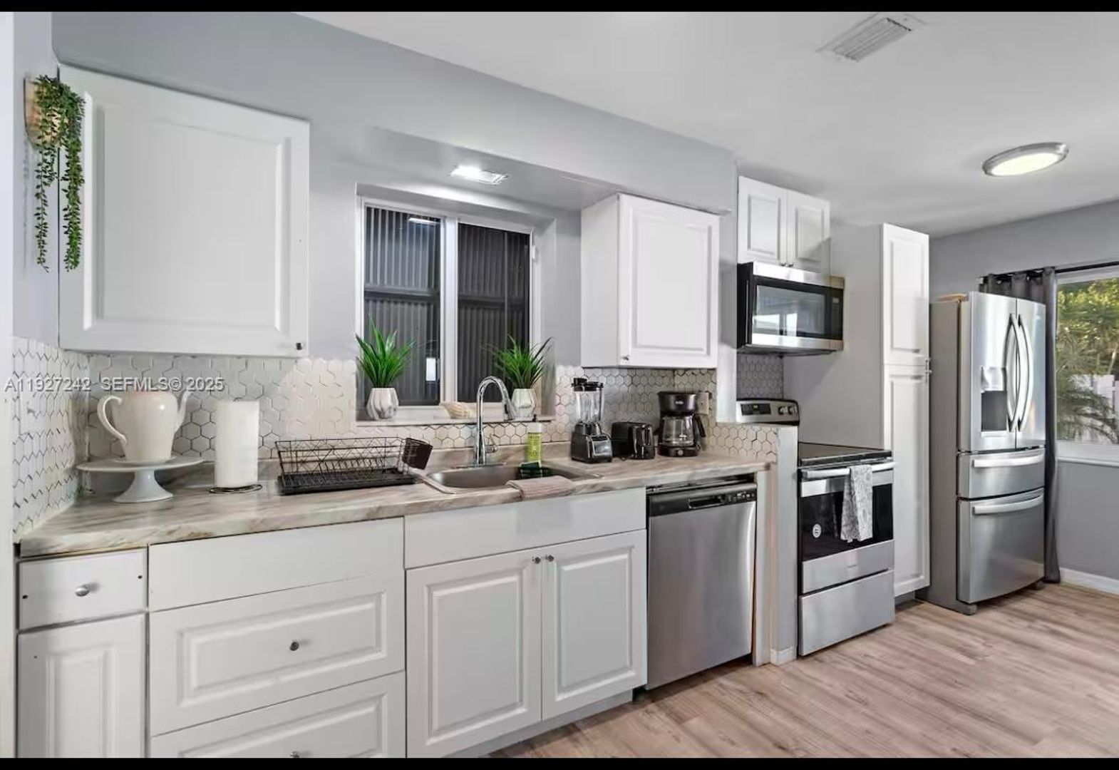 Fort Lauderdale House: 420 SE 9th Court 1-2