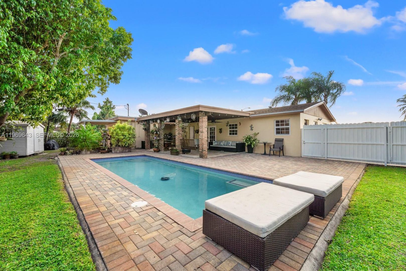 Miami House: 3605 SW 122nd Place 1, Miami