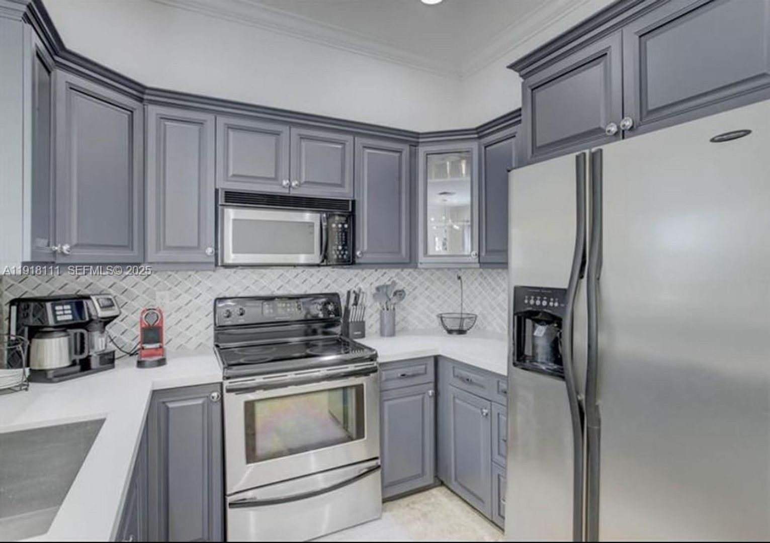 Fort Lauderdale House: 601 NE 11th Avenue