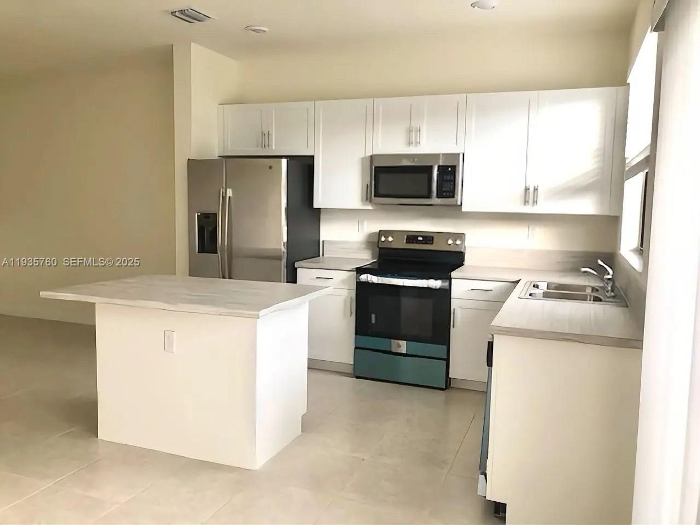 Hialeah House: 3276 W 106th Terrace 3276