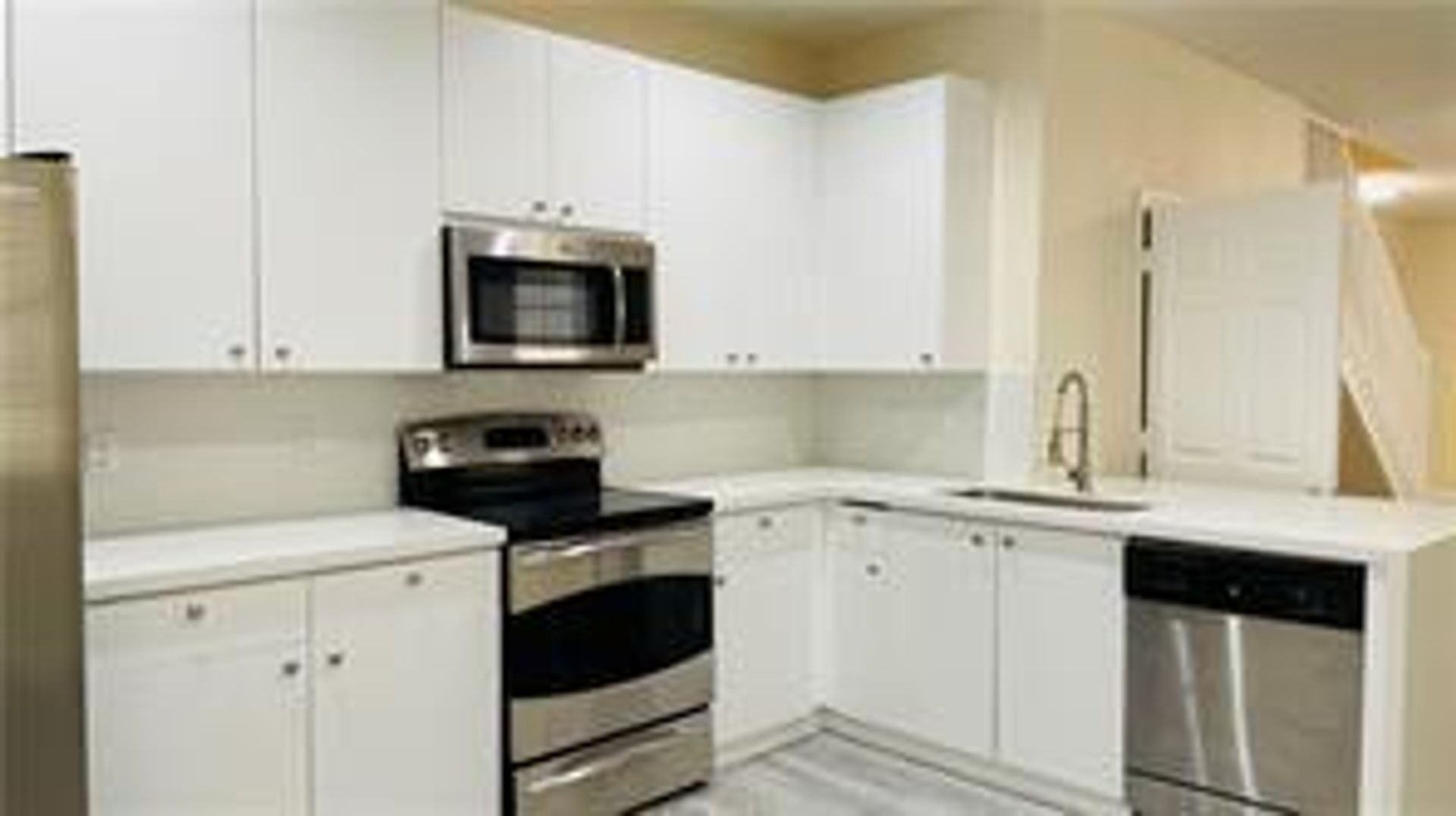 Weston House: 4329 VINEYARD Circle 4329