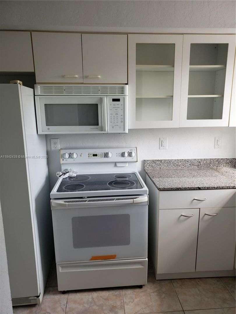 Miami House: 456 NW 85th St Road 456