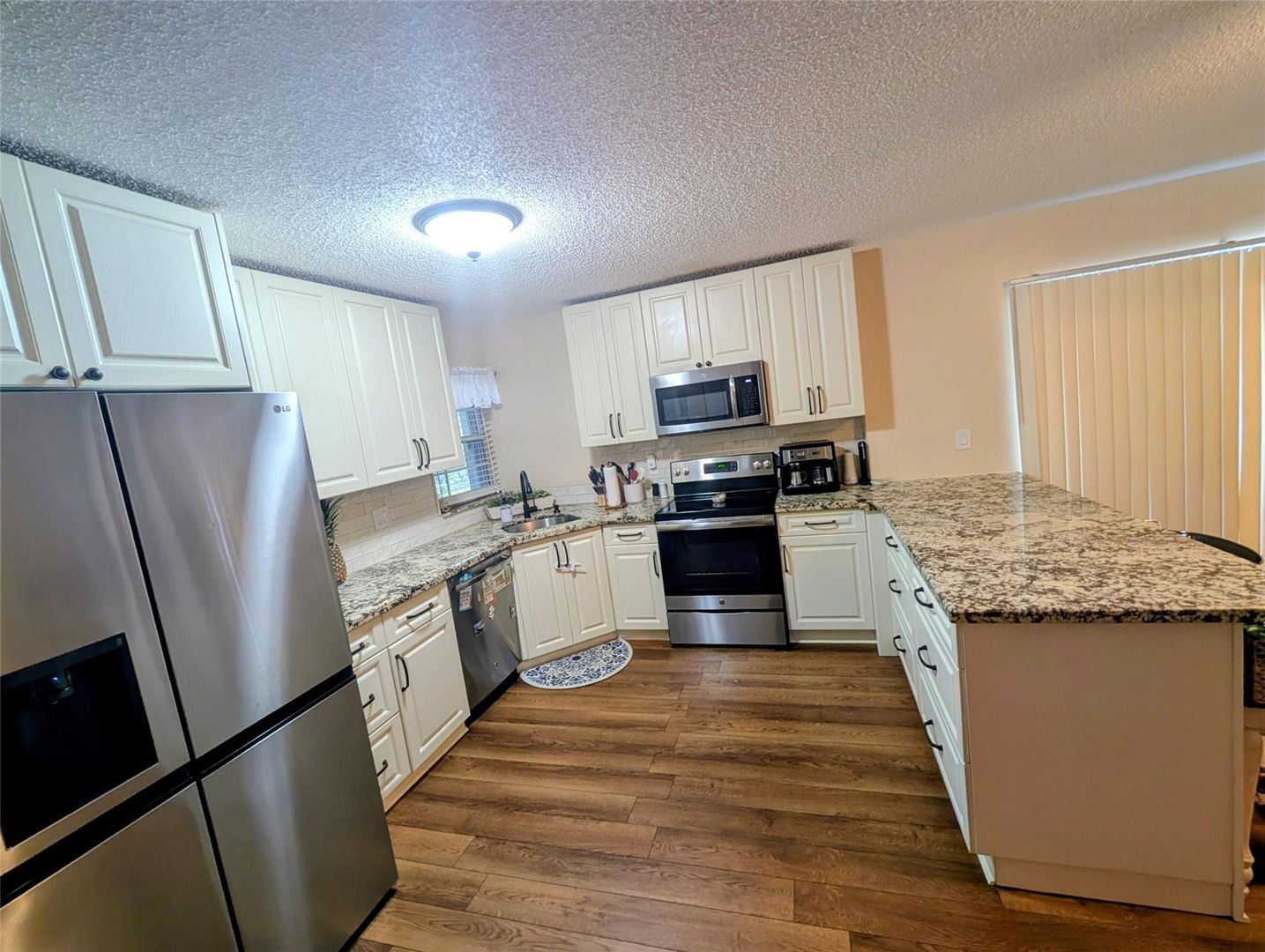 Hollywood House: 11567 N Open Court