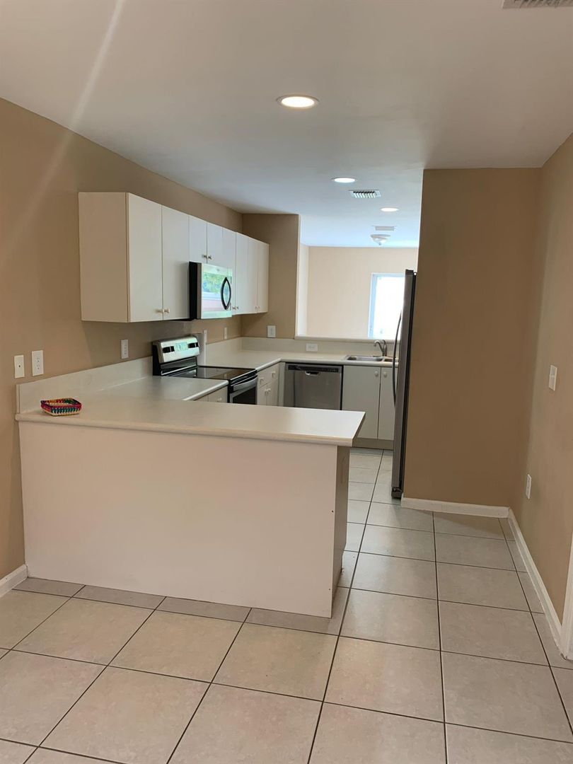 Sunrise House: 2400 NW 98th Lane