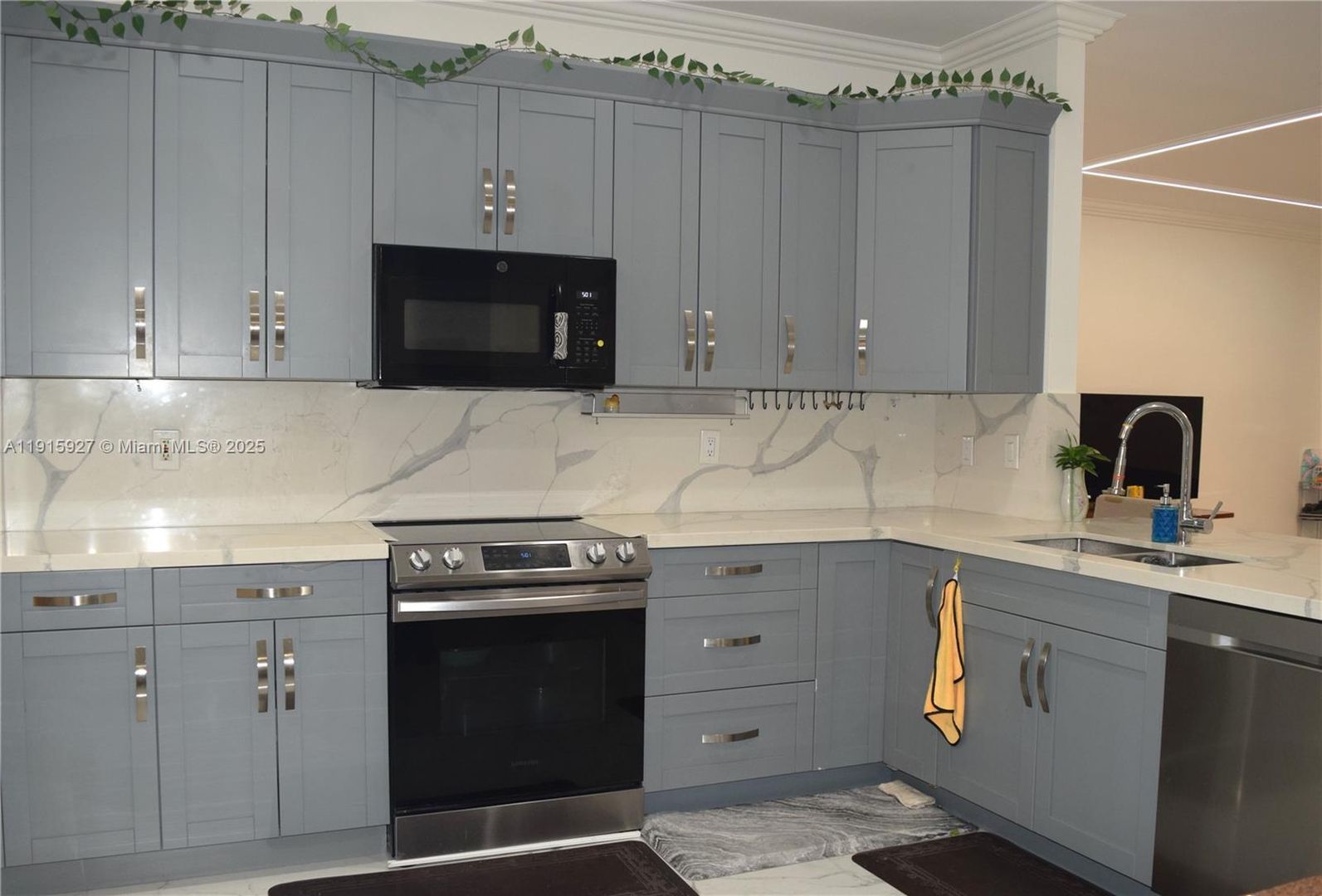 Weston House: 538 Slippery Rock Road