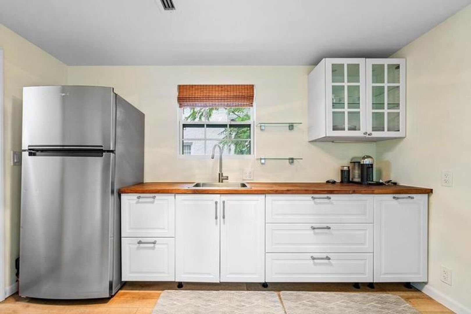 West Palm Beach House: 353 E Lakewood Road