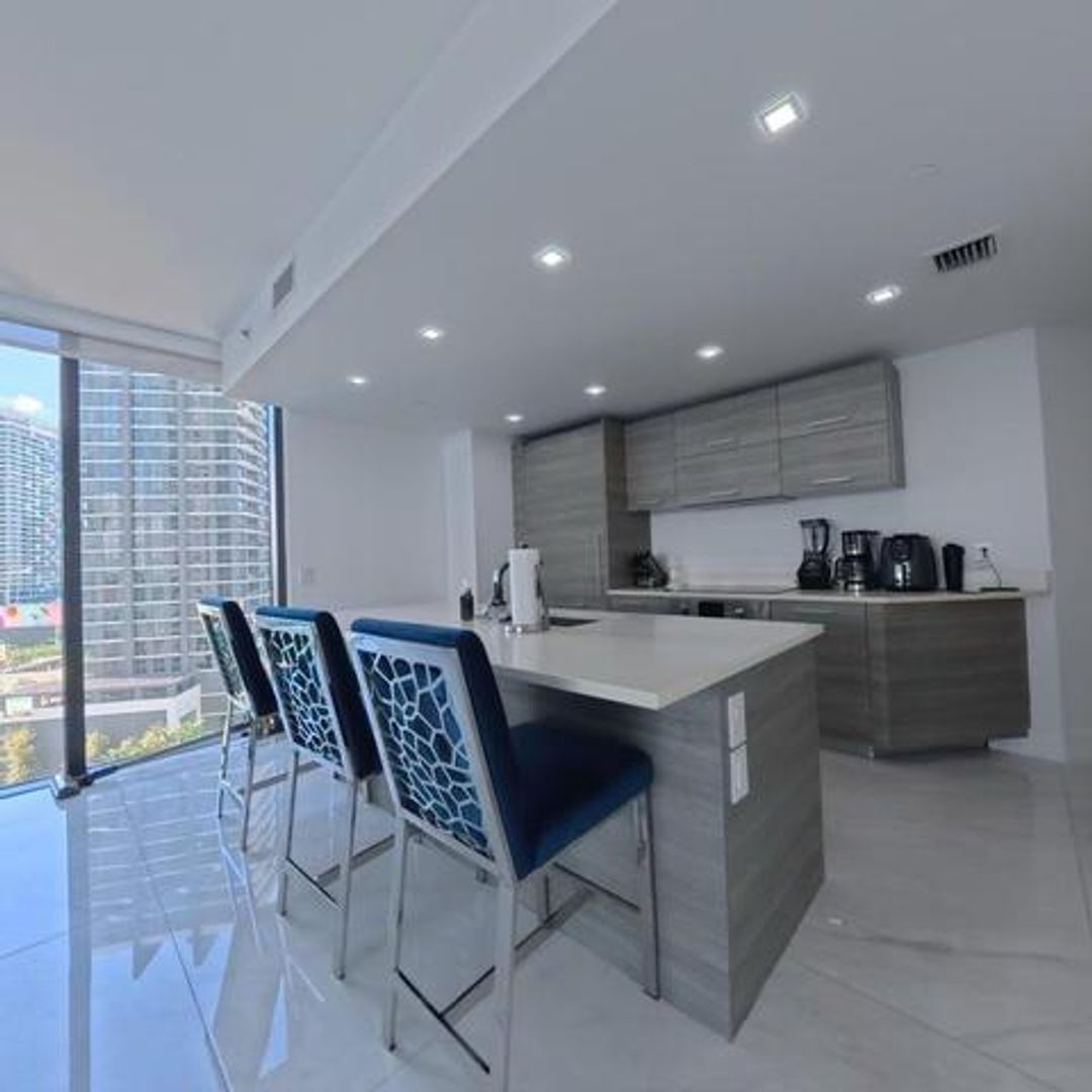 Miami House: 650 NE 32nd Street 1601