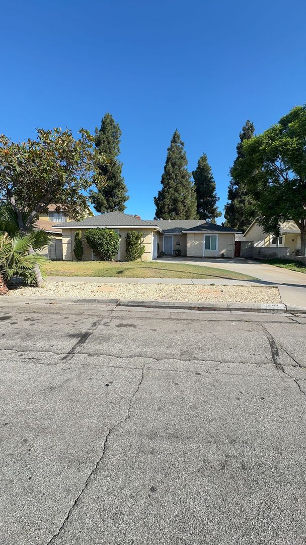 Anaheim House: 1921 E Cortney Way,