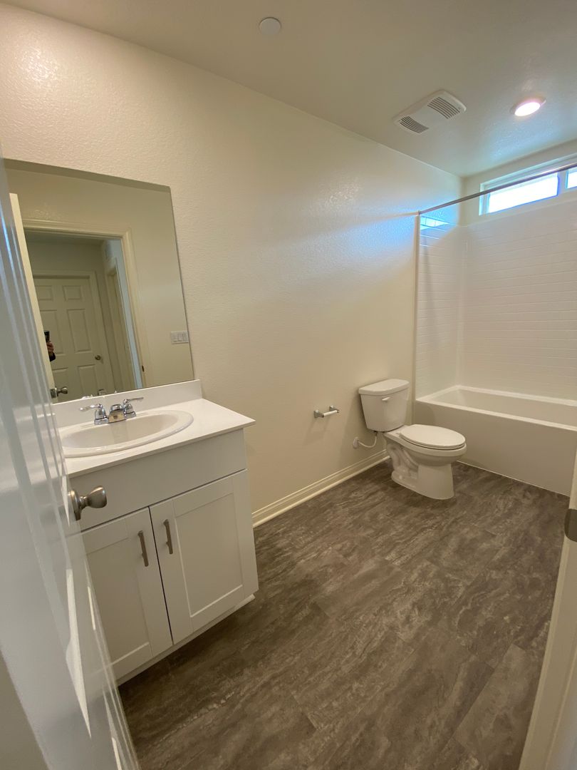 Perris House: 492 Jasmine Way