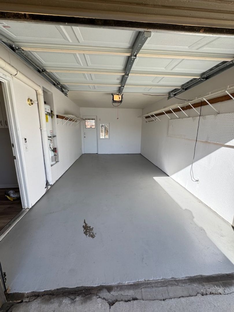 Hemet House: 2196 W Oakland