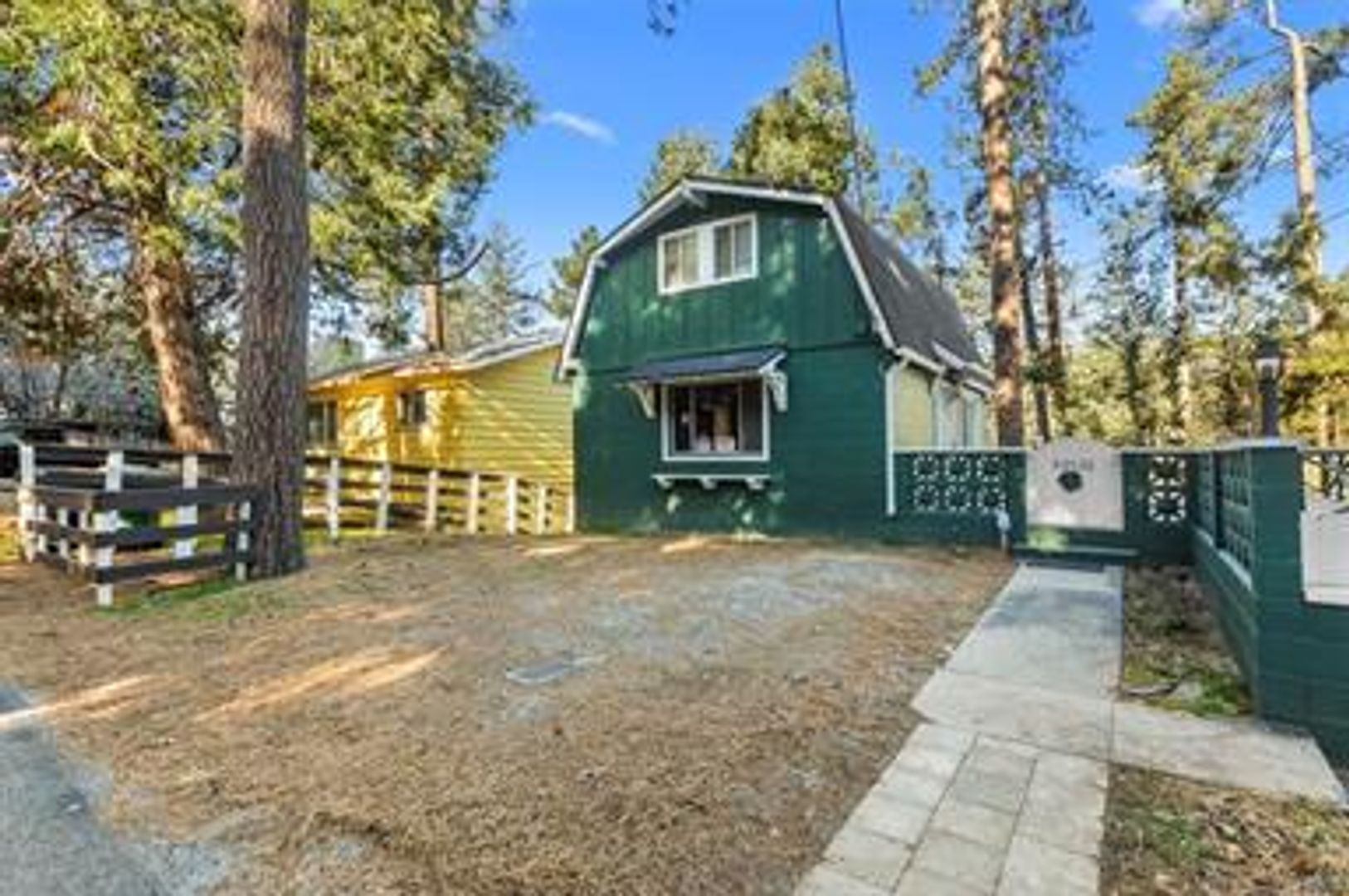 Idyllwild House: 53520 Country Club Dr