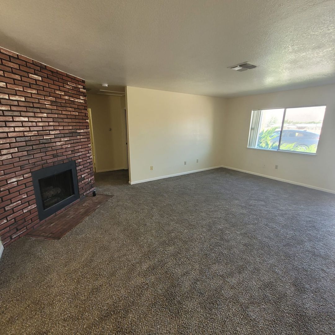 Apple Valley Apartment: 15430 Straight Arrow
