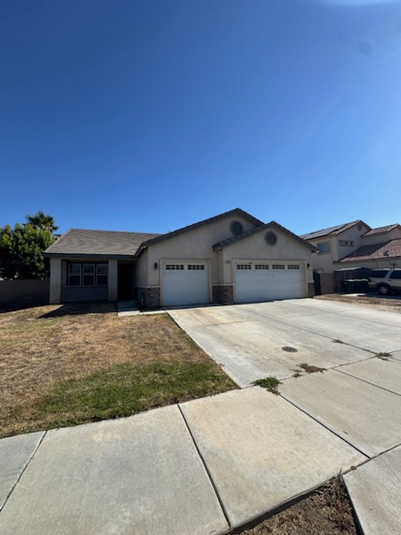 Hemet House: 3385 Claremont St