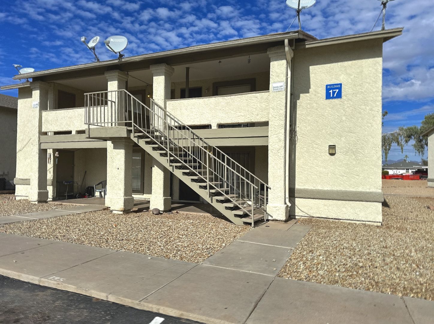 Mesa House: 465 W Ivyglen