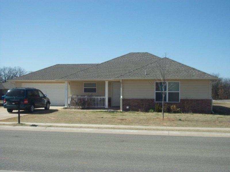 McLoud Apartment: 514 Heritage Park Court