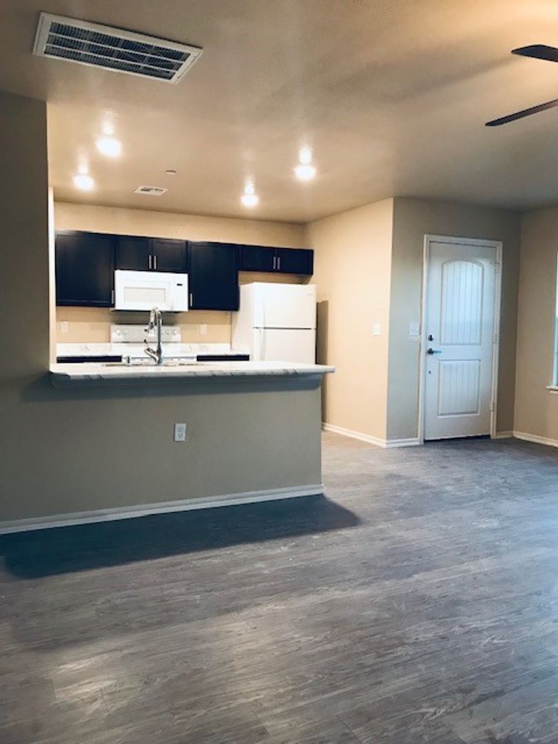 Ardmore Apartment: 1215 G ST SW