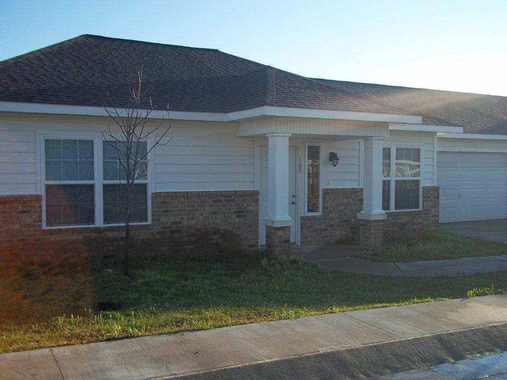 Holdenville Apartment: 102 River Oaks