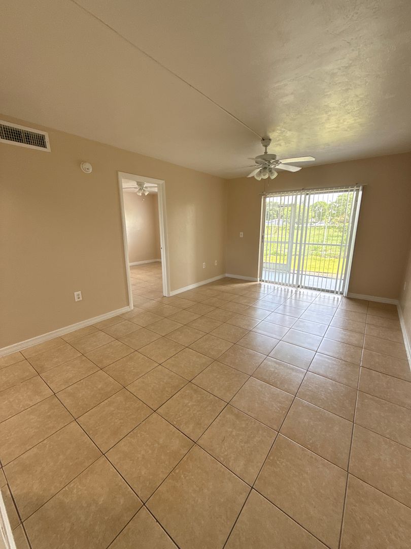 Fort Myers Apartment: 3011-3027 Broadway