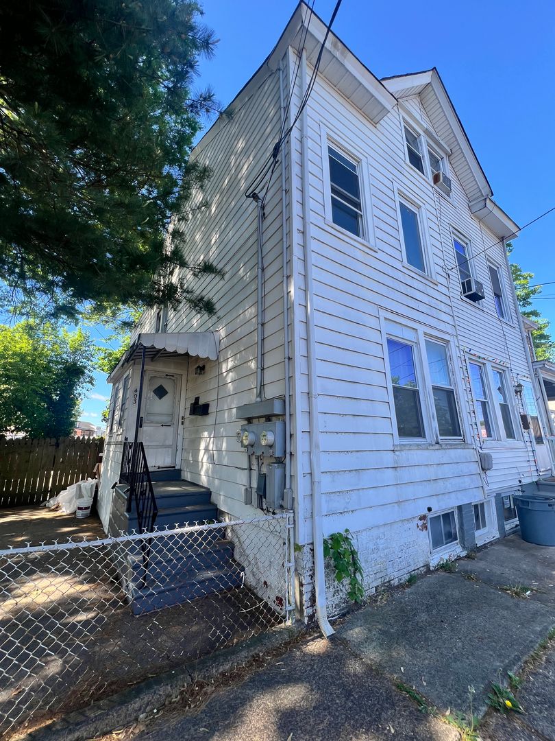 Trenton Apartment: 403 Cummings Ave