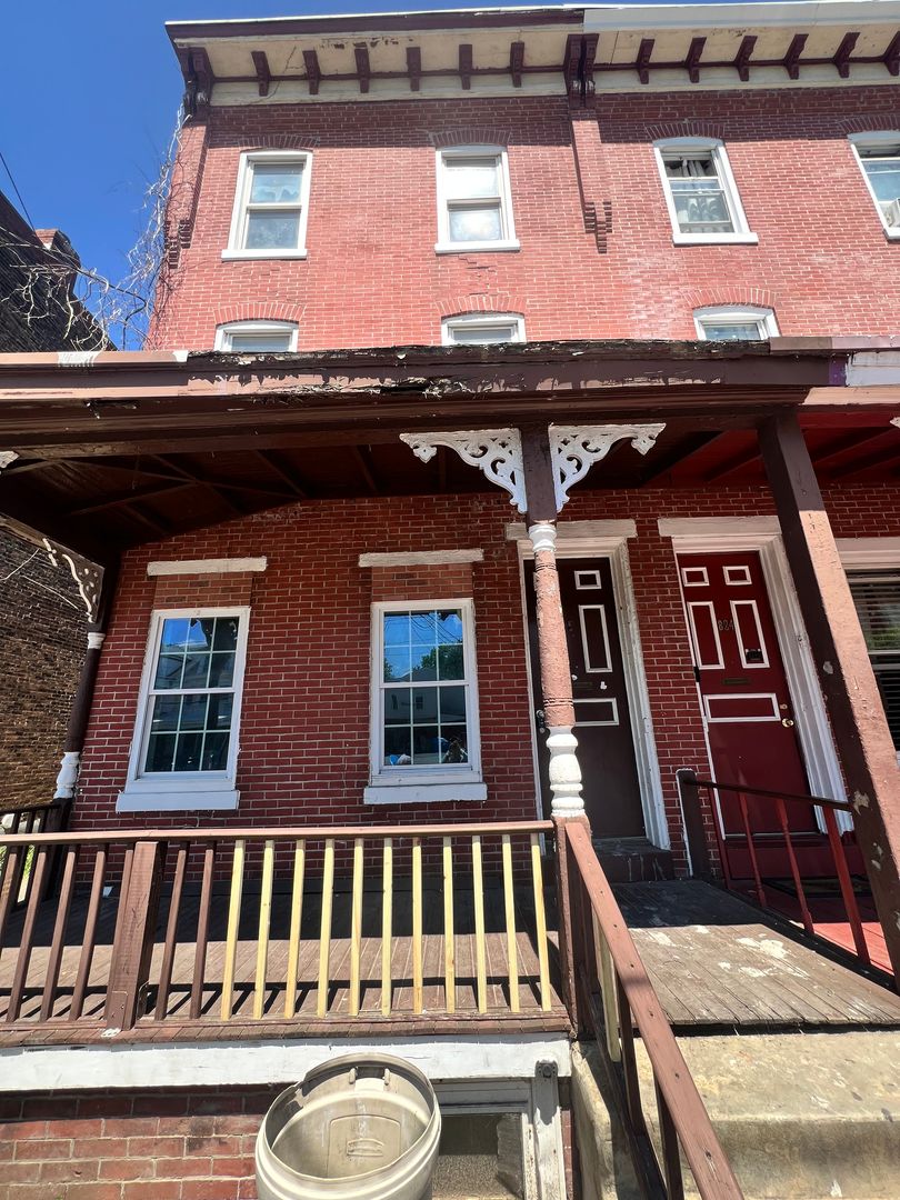 Trenton House: 822 E. State St