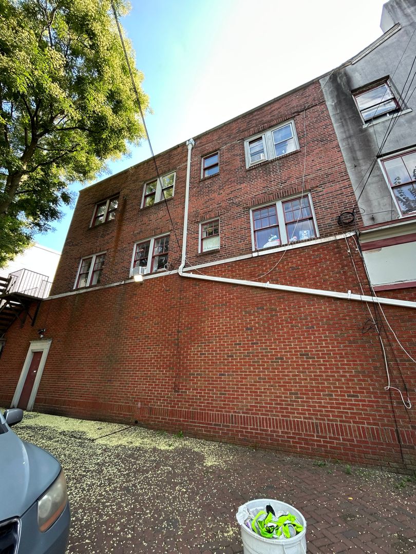 Trenton Apartment: 327 Market Street