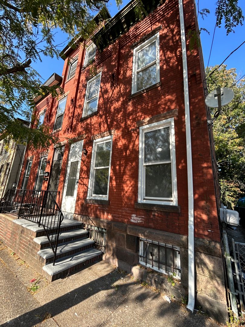 Trenton House: 298 Rutherford Avenue