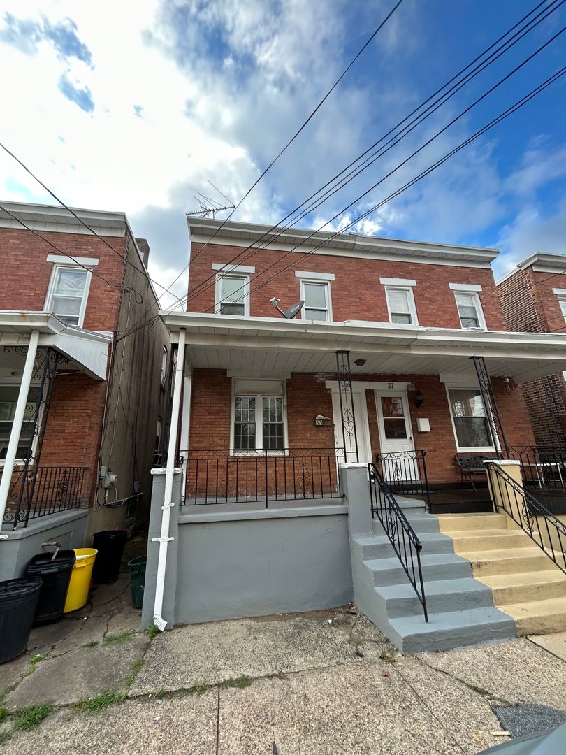 Trenton House: 35 Dexter St