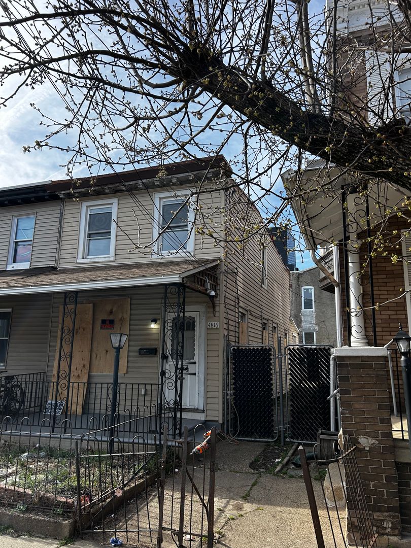 Philadelphia House: 4816 Darrah St
