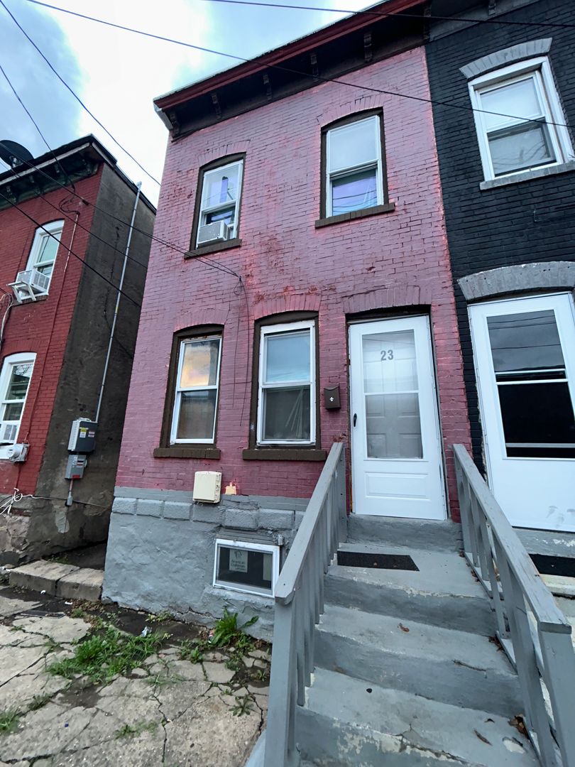 Trenton House: 23 Meade St