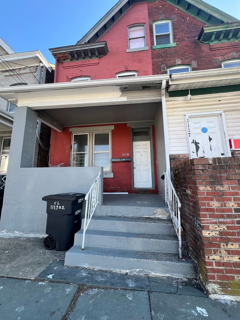 Trenton Apartment: 1119 E State St